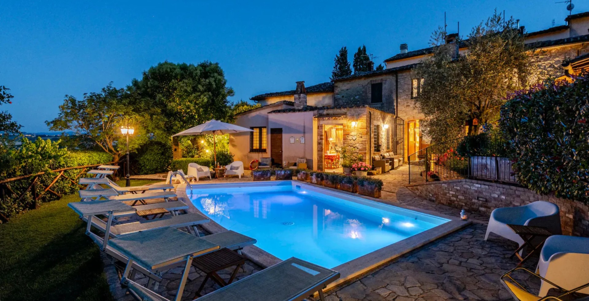Piscina e spazi esterni di BorgoCuore