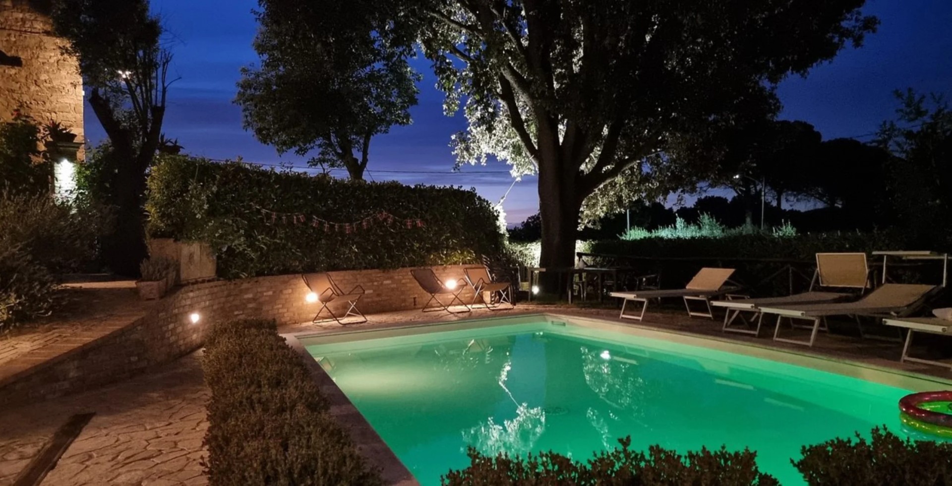 Piscina e spazi esterni di BorgoCuore